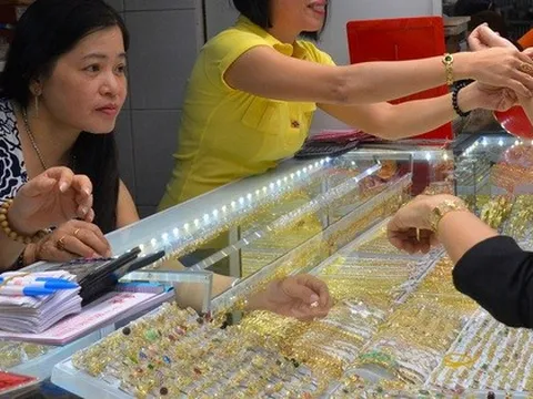 Giá vàng hôm nay, 3-10: Ồ ạt bán tháo