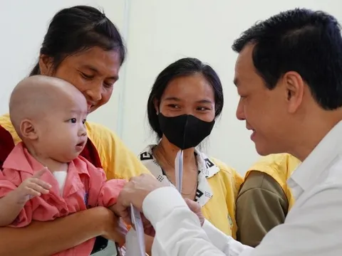 Tết Trung thu ấm áp đến sớm với bệnh nhi và trẻ mồ côi