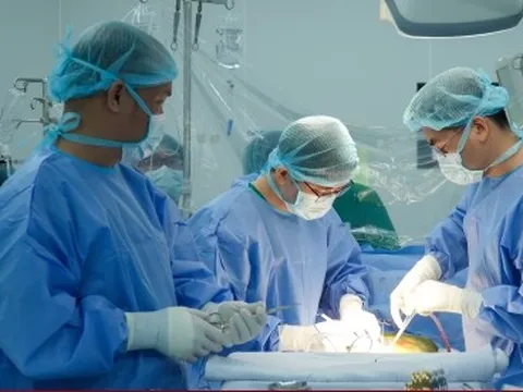 Anh ruột hiến gan cứu em trai 'từ cõi chết'