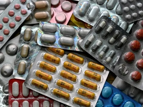 Mỹ đánh thuế 100% mặt hàng xuất khẩu chủ lực của một quốc gia BRICS, thị trường lập tức rung chuyển, cổ phiếu liên quan sụt giảm mạnh