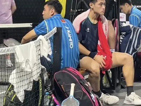 Drama pickleball khép lại: Khoảnh khắc Lý Hoàng Nam trò chuyện thoải mái với Trương Vinh Hiển gây sốt