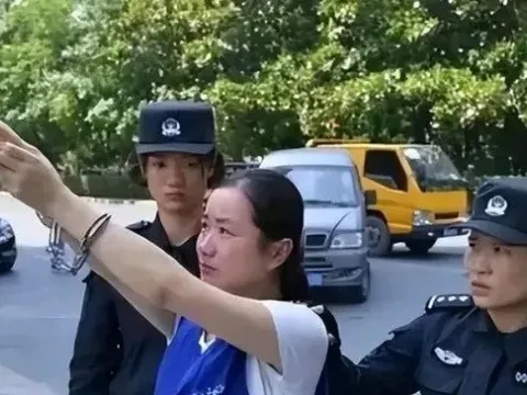 Nữ sinh xuất sắc bị cảnh sát ập vào bắt ngay trong lớp học, danh tính thật khiến bạn bè toát mồ hôi lạnh