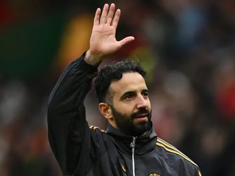 Ban lãnh đạo Man Utd hỏi ý kiến các cầu thủ về tương lai của HLV Amorim