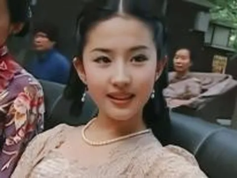 'Bà trùm showbiz Hồng Kông' từng chê Lưu Diệc Phi 'quá đáng sợ', tiết lộ lý do cô từ chối ký hợp đồng với nữ diễn viên năm 14 tuổi, ám chỉ tính cách tiểu thư từ sớm