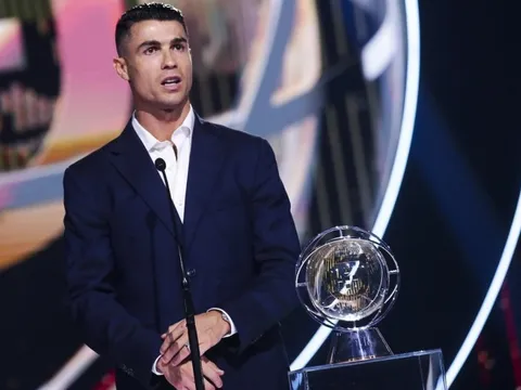 Ronaldo trở thành tỷ phú đầu tiên trong lịch sử bóng đá