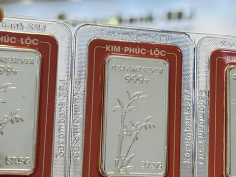 Giá bạc hôm nay 12-10: Phá đỉnh 14 năm, chuyên gia cảnh báo điều bất ngờ