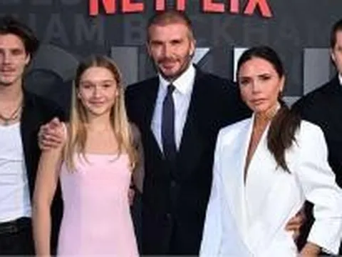 Quý tử út nhà Beckham bị mời ra khỏi quán ăn vì... thẻ không đủ tiền