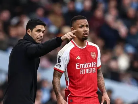 Ngôi sao của Arsenal được thúc giục "hãy về nhà"