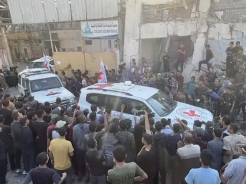 Hamas bắt đầu thả con tin