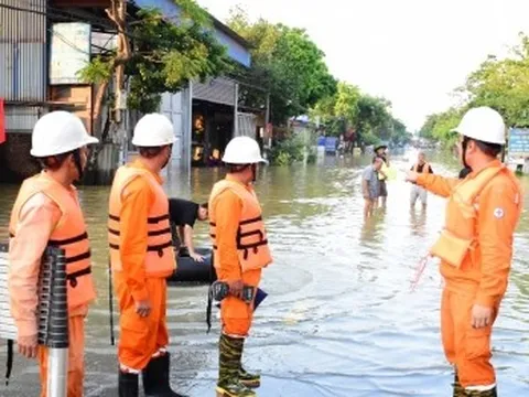 Nước sông rút chậm, Hà Nội còn gần 10.000 khách hàng chưa được cấp điện