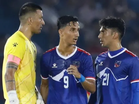 HLV Nepal bất ngờ cầu viện "ông trời", mong có mưa lớn để dễ làm điều này với tuyển Việt Nam