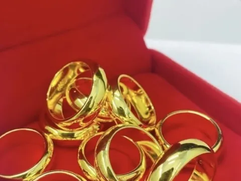 Giá vàng nhẫn tăng mạnh không tưởng