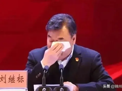 Bí thư ở Trung Quốc vừa phát biểu vừa khóc, khiến hơn nghìn cán bộ chực trào nước mắt