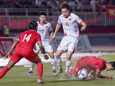 Đội tuyển Việt Nam: Sau chiến thắng là...