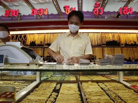 Giá vàng thế giới lập đỉnh, giá vàng tại một nước Đông Nam Á lại rẻ bất ngờ