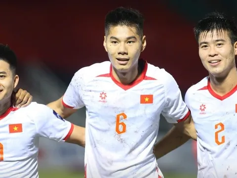 HLV Kim Sang-sik “xoay bài”, tuyển Việt Nam vẫn dễ “lâm nguy” sau chiến thắng nhạt nhoà