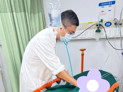 Mỗi ngày đều vỗ nhẹ vào đầu để "khai thông mạch máu", người đàn ông đi khám, nhận kết quả không ngờ