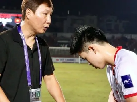 Chuyên gia: HLV Kim Sang-sik thay người 'không ổn'
