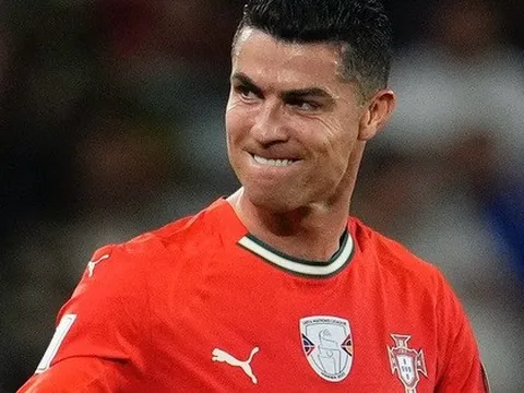 Ronaldo lập kỷ lục ở tuổi 40
