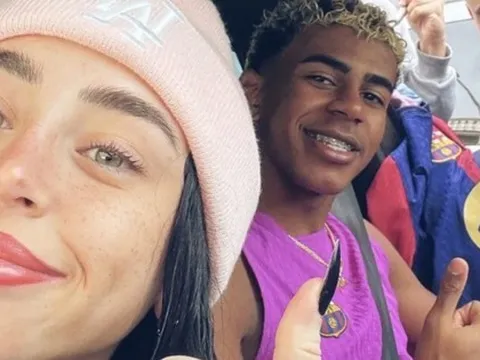 Lamine Yamal "sĩ nhất sân", được nữ rapper đón về sau buổi tập của Barcelona