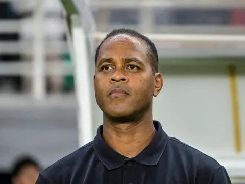 HLV Patrick Kluivert chấm dứt hợp đồng sớm với Indonesia