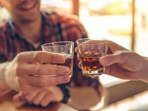 Phát hiện 1 thói quen hại sức khỏe ngang uống rượu: Rất nhiều người trẻ làm mỗi ngày
