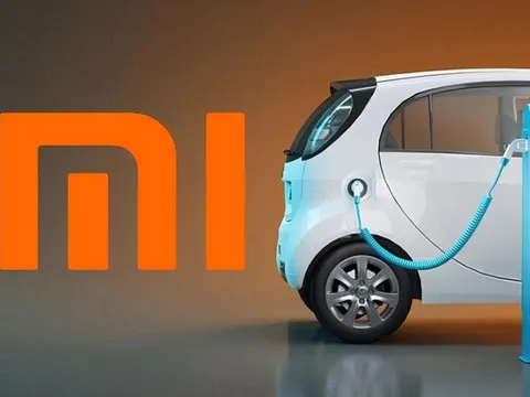 Clip: Xe điện Xiaomi bốc cháy dữ dội sau tai nạn, tài xế thiệt mạng vì cửa xe bị kẹt