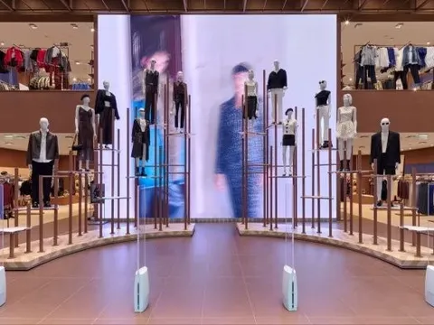 Hãng thời trang non trẻ Trung Quốc đe dọa Zara, H&M: Bán áo phông giá hơn 300.000 đồng, đã có 400 cửa hàng và 23 chi nhánh quốc tế