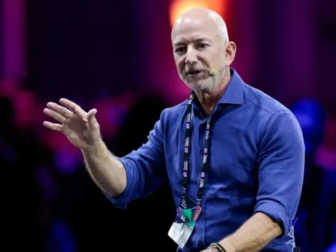 Jeff Bezos khuyên người trẻ cách để ‘tăng cơ hội’ khởi nghiệp thành công