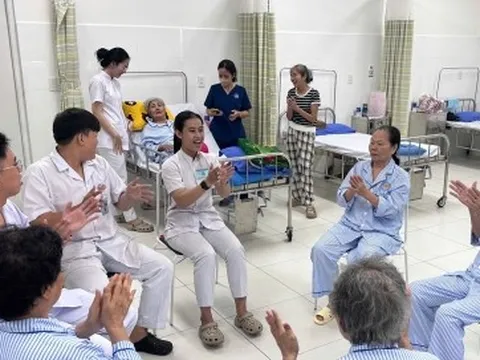 Người cao tuổi được ‘sống vui sống khỏe’ với mô hình chăm sóc toàn diện