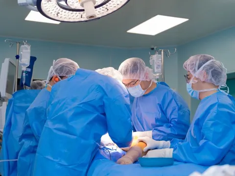 Lần đầu tiên Việt Nam thực hiện thành công ca phẫu thuật khó, trên thế giới mới có 1 nước làm được