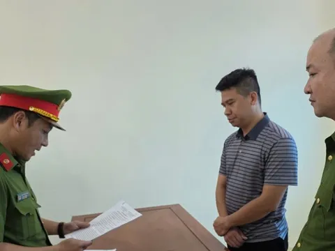 Bắt tạm giam công chức Trần Ngọc Doanh