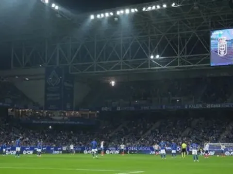 Cầu thủ tạm dừng trận đấu để phản đối đưa các trận đấu La Liga đến Mỹ
