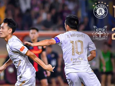 Huyền thoại sống Premier League thua ngay ngày ra mắt V-League