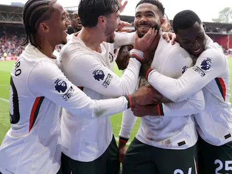 Thắng đậm Nottingham Forest, Chelsea bay cao Top 4 Ngoại hạng Anh