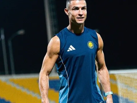 Ronaldo 40 tuổi đây sao?