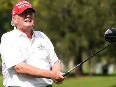 Chủ tịch Samsung, SK, LG chơi golf với ông Trump giữa lúc Mỹ - Hàn đàm phán thuế quan