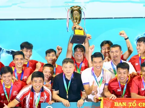 CLB Công an TP HCM vô địch giải bóng đá phong trào sân 11 lớn nhất Việt Nam
