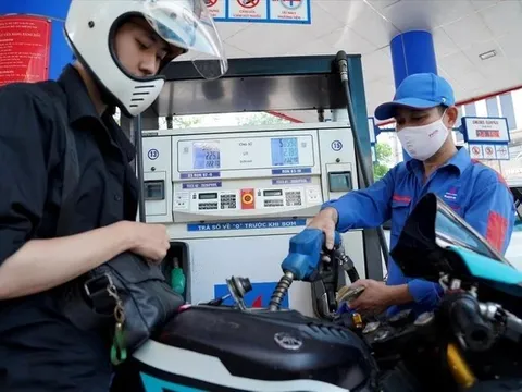 Giữ nguyên thuế môi trường xăng dầu tác động gì tới doanh nghiệp?