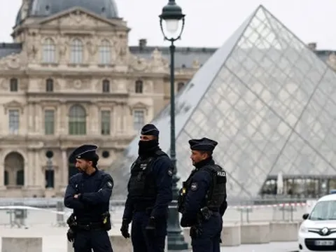 Trộm đột nhập bảo tàng Louvre, lấy đi nhiều báu vật vô giá
