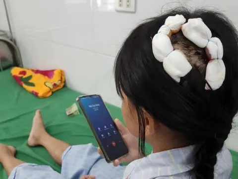 Bé gái bị cha dượng dùng búa bạo hành: Lời kể nghẹn ngào của nạn nhân