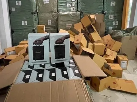 Công nghệ cao vào cuộc, công an lập tức triệt phá đường dây buôn bán tai nghe Marshall và đồng hồ Apple Watch giả, tịch thu hơn 51.000 món đồ nhái