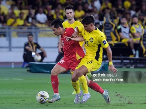 Báo Trung Quốc ủng hộ tuyển Việt Nam, yêu cầu FIFA phạt nặng Malaysia: “Đó là gian lận trắng trợn”