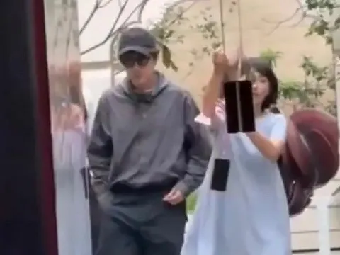 Hồ Ca và vợ gây chú ý