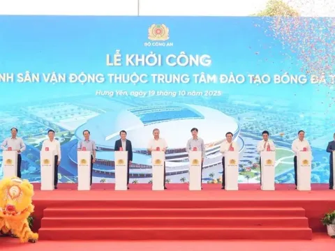 Từ việc khởi công sân bóng đá lớn nhất Việt Nam