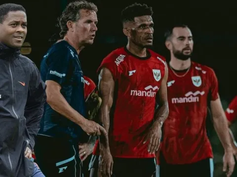 Cựu trợ lý HLV Kluivert buông lời cay đắng, mỉa mai tham vọng World Cup của Indonesia