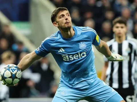 CĐV choáng váng với pha kiến tạo không tưởng từ thủ môn Newcastle