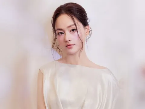 Lan Phương với nhan sắc gây ngỡ ngàng, khoe lưng trần hậu ly hôn