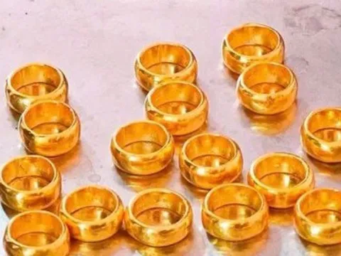 Bắt giữ đối tượng mang 16 chiếc nhẫn vàng nhập cảnh vào Việt Nam
