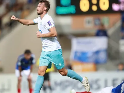 Nhà vô địch V-League quyết thắng đội bóng Nhật Bản